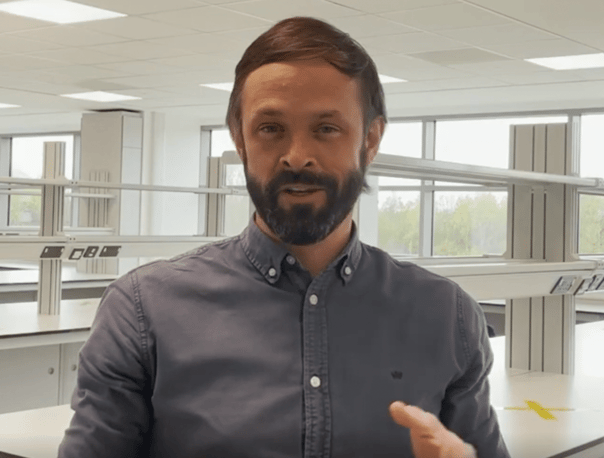 Stepwise reprogramming of B cells into macrophages