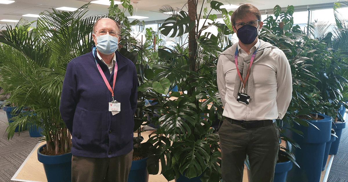 On the left Sir Gregory Paul Winter CBE FRS FMedSci, Nobel Prize-winning British molecular biologist and bit.bio's board member, right Dr Mark Kotter Founder and CEO bit.bio 