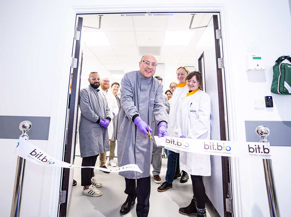 UK Science Minister Andrew Griffith MP opens bit.bio expanded labs